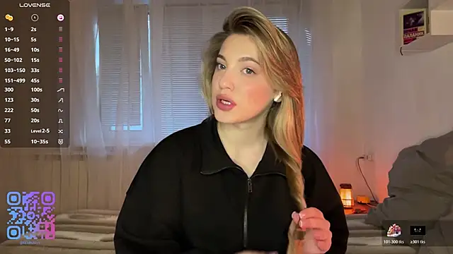 1Kellynaive online show from April 3, 4:02 pm