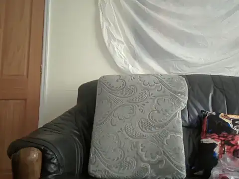 Useless Wanker online show from April 3, 3:40 pm