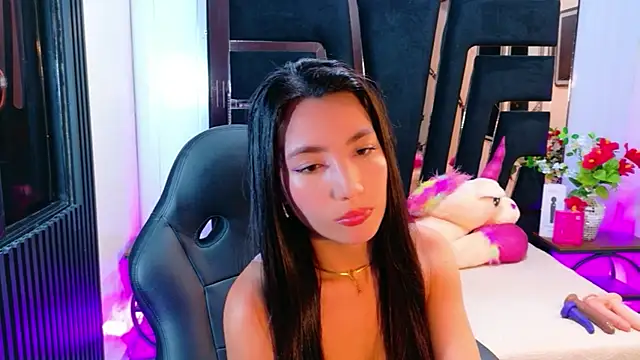 MiaLovelyn online show from March 24, 8:20 pm