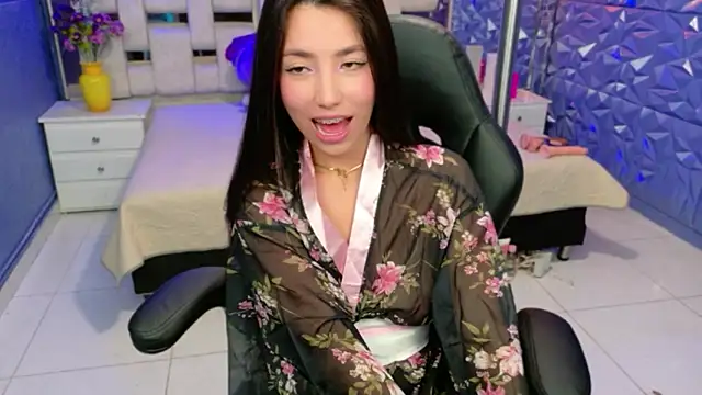 MiaLovelyn online show from March 22, 2:18 pm