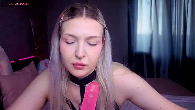 BlondieSummer online show from April 15, 2:32 pm