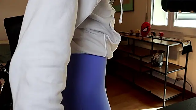 leggingshot1 online show from March 19, 2:50 pm