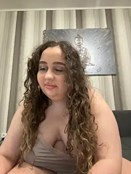 CurlyMaddie online show from April 8, 5:58 pm