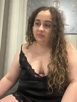 CurlyMaddie online show from April 9, 6:58 pm