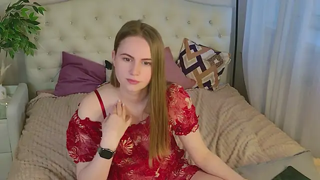 Lover Daisy  online show from April 4, 6:31 am
