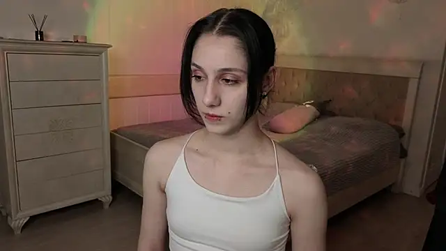 MilaVey online show from April 1, 4:37 pm