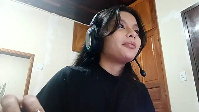 Snapshot of SherronAlicea chatting on March 21, 6:34 pm SherronAlicea online show from March 21, 6:34 pm