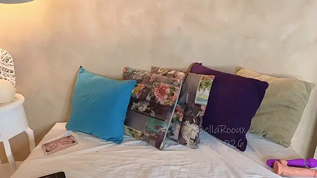 Snapshot of BellaRouxxx chatting on June 11, 12:57 pm BellaRouxxx online show from June 11, 12:57 pm