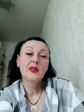 HelgaDennis online show from April 13, 4:00 pm