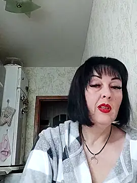 HelgaDennis online show from April 17, 4:15 am