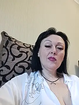 HelgaDennis online show from June 16, 5:40 am