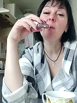 HelgaDennis online show from April 7, 6:37 am