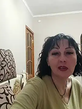 HelgaDennis online show from April 27, 7:01 pm