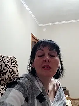 HelgaDennis online show from April 8, 9:16 pm
