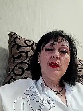 HelgaDennis online show from June 1, 5:45 pm