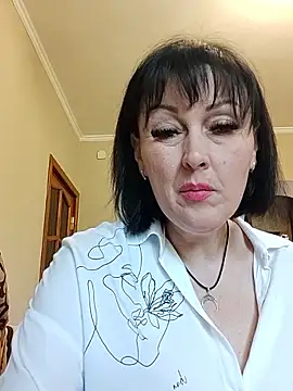 HelgaDennis online show from May 29, 5:46 am