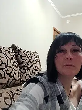 HelgaDennis online show from May 4, 9:50 pm