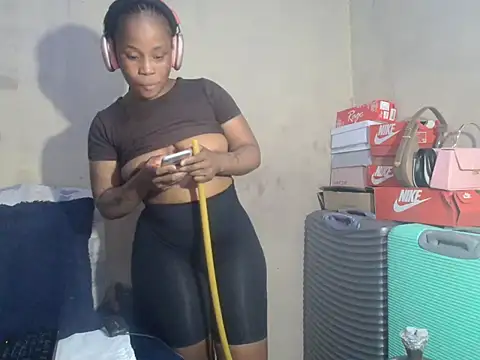 Lindabee200 online show from May 14, 3:31 pm