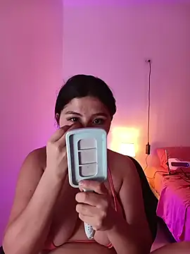 SalomeFire online show from May 4, 3:48 pm
