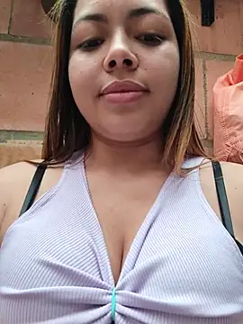 Yelii  online show from June 26, 5:52 pm