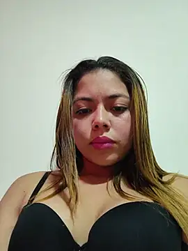 Yelii  online show from June 17, 8:30 pm