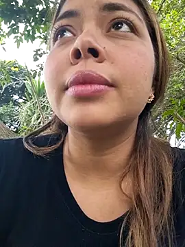 Yelii  online show from May 24, 7:03 pm