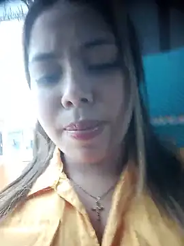 Yelii  online show from May 15, 4:27 pm
