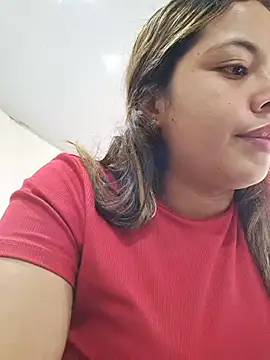 Yelii  online show from May 25, 6:28 pm