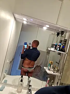 Justfunfree online show from April 3, 2:01 pm