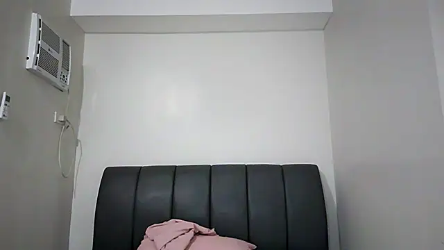 misscutee online show from April 14, 1:27 pm