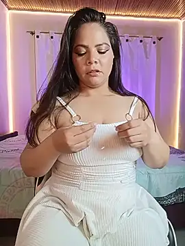 Snapshot of ROUSSE_SINCLAIR chatting on August 8, 11:12 pm ROUSSE SINCLAIR online show from August 8, 11:12 pm