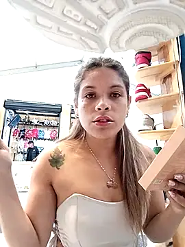 Snapshot of alanna6950 chatting on May 7, 4:10 pm alanna6950 online show from May 7, 4:10 pm