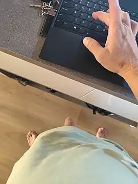 Essie deLona online show from July 15, 8:43 am
