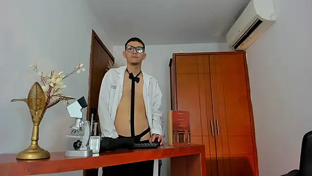 your d0ll1 online show from May 7, 12:52 pm
