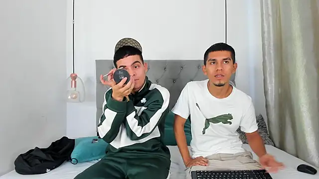 your d0ll1 online show from April 2, 1:18 pm