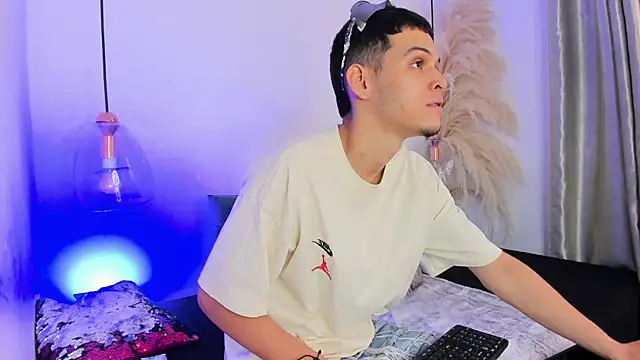 your d0ll1 online show from June 3, 12:17 pm