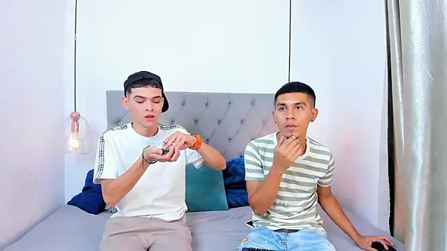 your d0ll1 online show from April 6, 1:12 pm