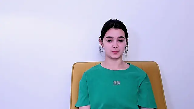 LuciKardos online show from March 21, 8:04 am