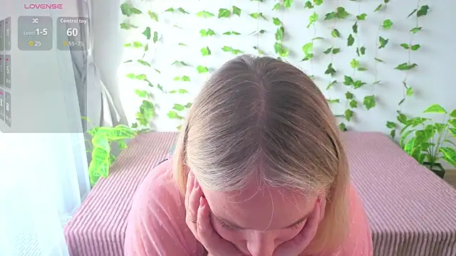 MonikFoxi online show from April 13, 4:05 am