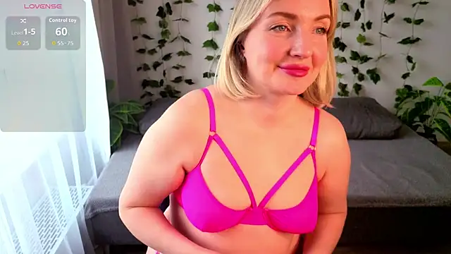 MonikFoxi online show from April 24, 4:25 am