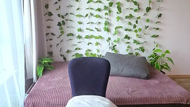 MonikFoxi online show from May 13, 4:19 am