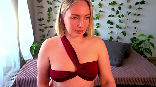 MonikFoxi online show from April 29, 4:05 am
