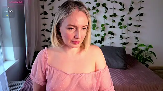 MonikFoxi online show from May 4, 4:27 am