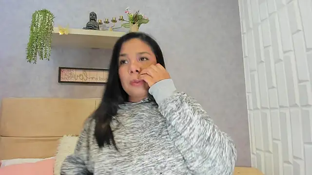 Cloee evans online show from April 15, 11:49 am