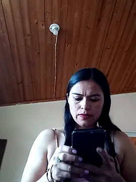 Snapshot of SinyDreamsy chatting on March 20, 5:47 pm SinyDreamsy online show from March 20, 5:47 pm