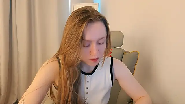 Snapshot of mowalova chatting on July 9, 5:08 am mowalova online show from July 9, 5:08 am