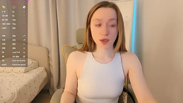 Snapshot of mowalova chatting on July 8, 5:52 am mowalova online show from July 8, 5:52 am