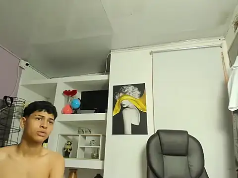 Snapshot of Nico_Viper_ chatting on March 20, 7:48 pm Nico Viper online show from March 20, 7:48 pm