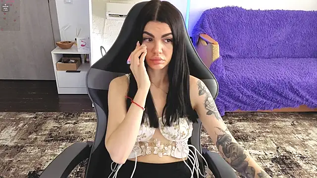 AnacondaOnn online show from April 2, 6:20 am