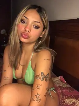 lolavixenn online show from April 25, 9:23 am